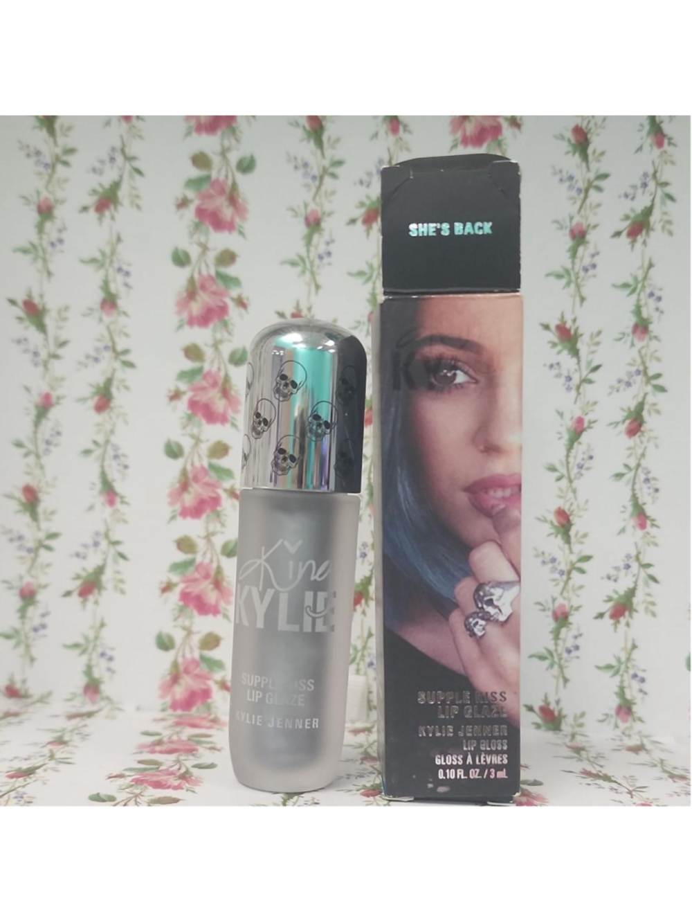 Kylie Jenner Supple Kiss Lip Glaze in "She's Back"
#kylie #lipgloss
